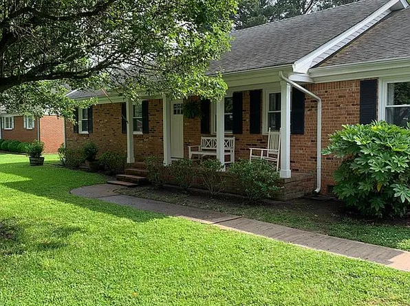 1272 Kingsway Dr, Chesapeake, VA 23320