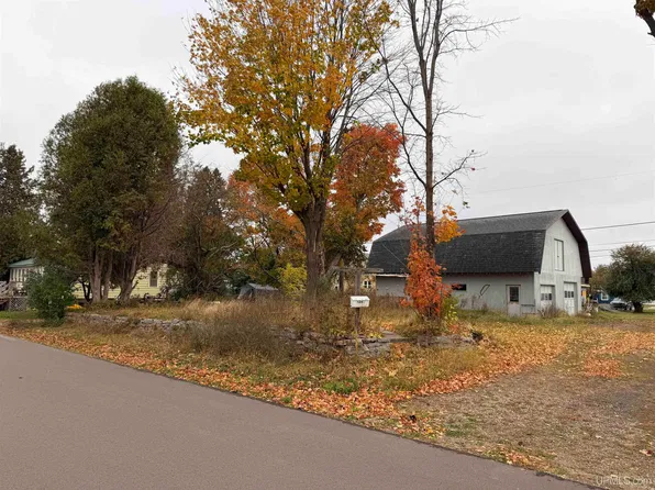 356 Cedar St, Ishpeming, MI 49849