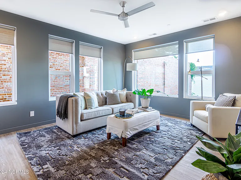 1102 Castle St #201 — Photo 12