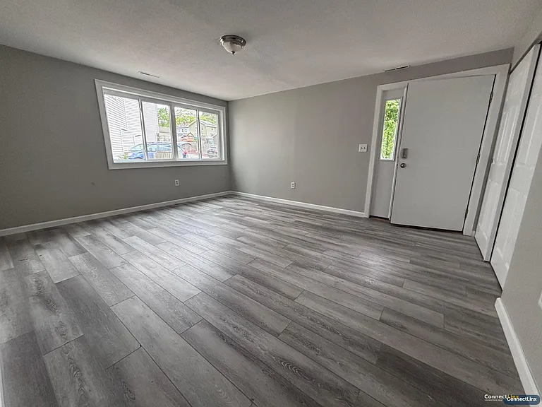 146 Springside Ave — Photo 4