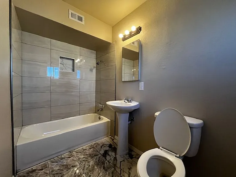 2909 Elm Ave — Photo 10