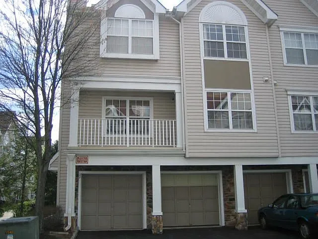 32 Inverness Dr #I032 photo 1