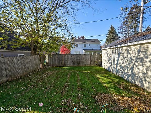 3rd image of 3321 Brentwood Dr