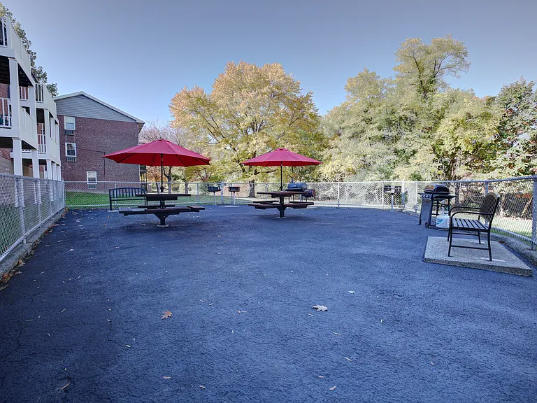 Riverhill Apartments — Photo 20