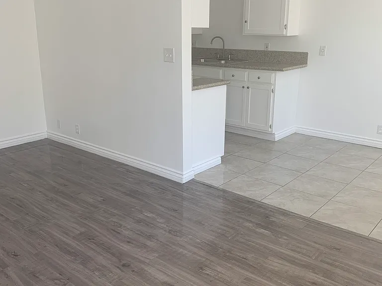 LIVING ROOM / DINING ROOM
