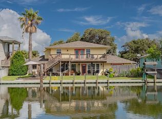 4 Pelican Dr, Rockport, TX 78382