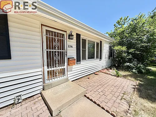 2216 Elmira St Photo 1
