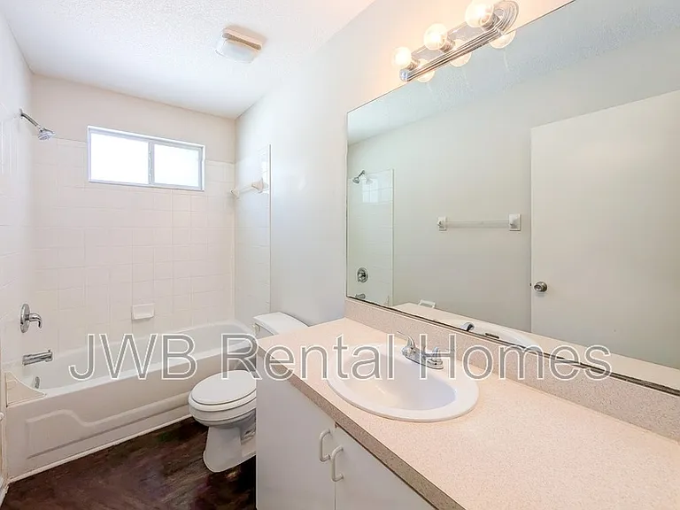 75 W 7th St — Photo 6