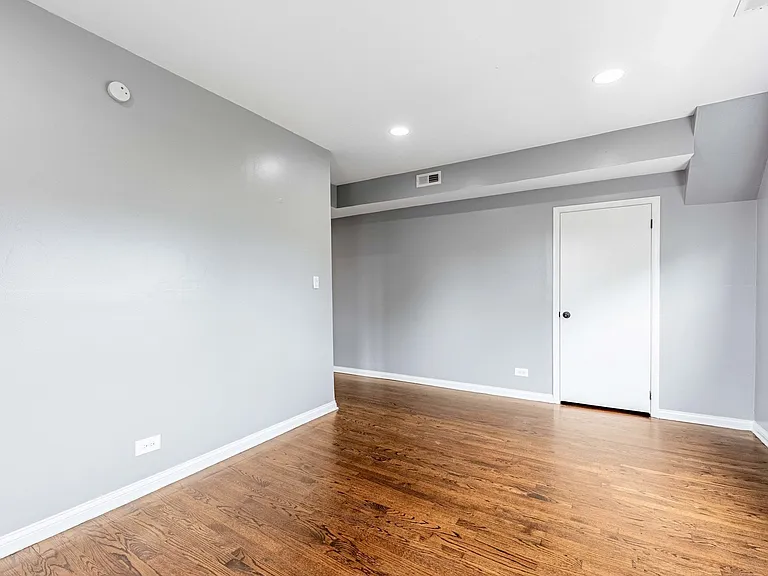 3841 W Eddy St #2 — Photo 2