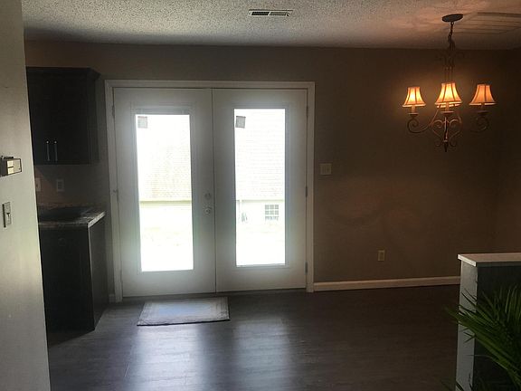 4th image of 2104 Silverbrook Dr