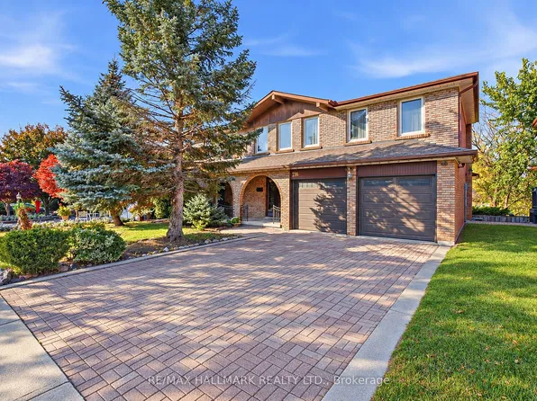 216 Gracefield Ave, Toronto, ON M6L 1L8