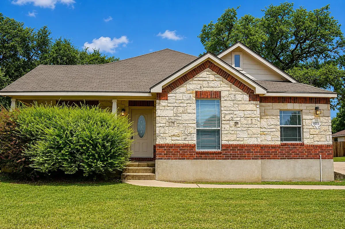 3 bed, 2176 sqft, $1,875 — Photo 1