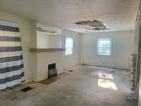 3rd image of 1081 Kelton Ave