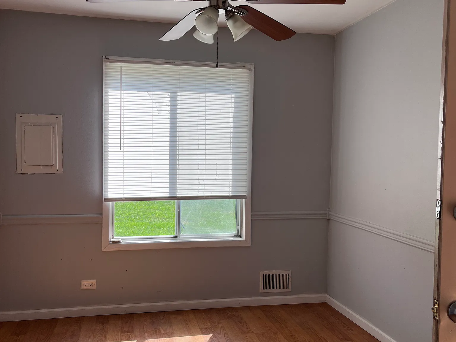 3 bed, 1.5 bath, 1295 sqft, $2,150 — Photo 3