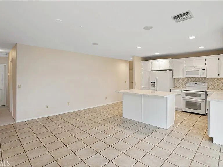 14602 Bel Aire St — Photo 18