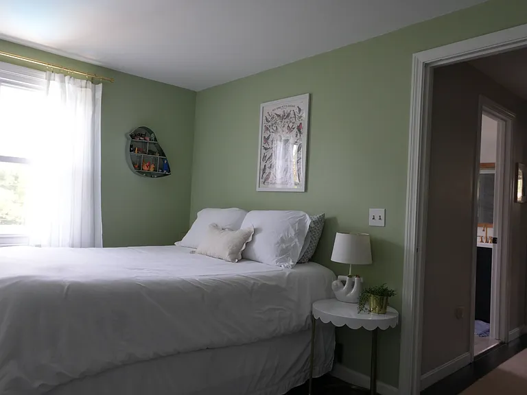 4 Russell Ave — Photo 16