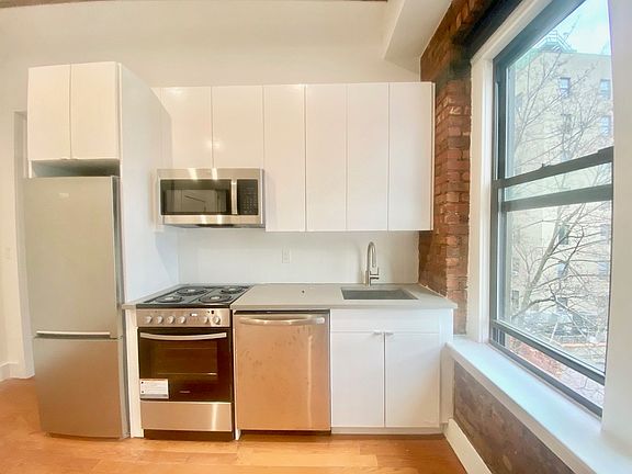 2nd image of 485 Pacific St APT 3D