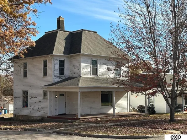 1624 Lane St, Falls City, NE 68355