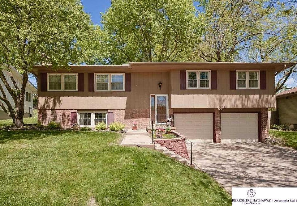 1st image of 3104 Leawood Dr