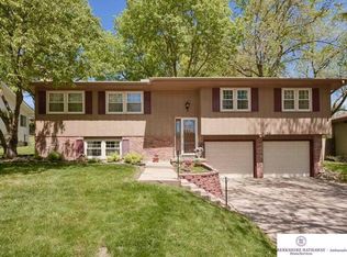 3104 Leawood Dr, Bellevue, NE 68123
