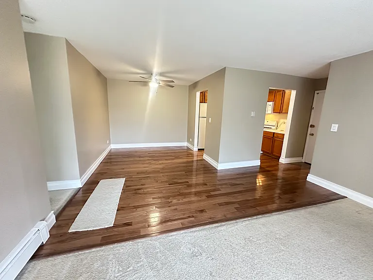 9S240 Lake Dr #108-BLDG17B — Photo 1