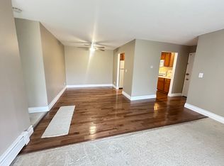 9S240 Lake Dr #108-BLDG17B, Willowbrook, IL