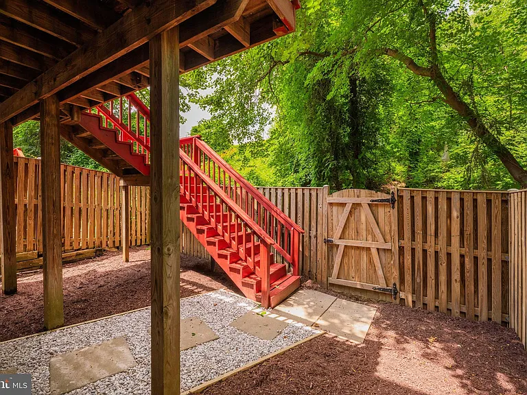 2615 Chivalry Ct — Photo 51