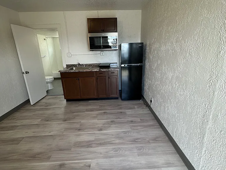 201 S Main St #8 — Photo 1