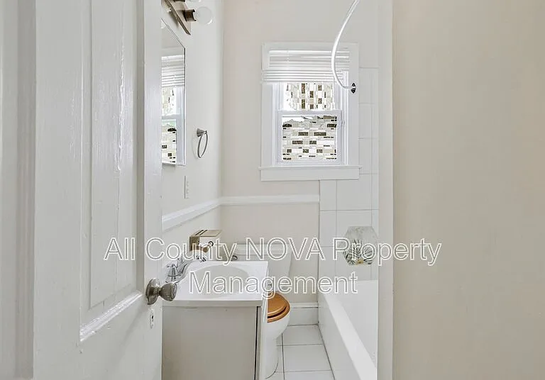 305 9th St #2 — Photo 14