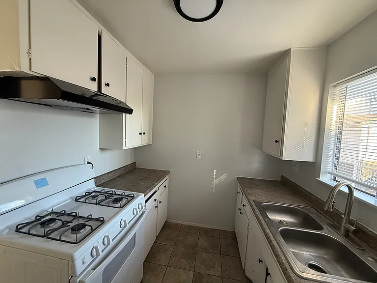 924 Saint Louis Ave #10 — Photo 6
