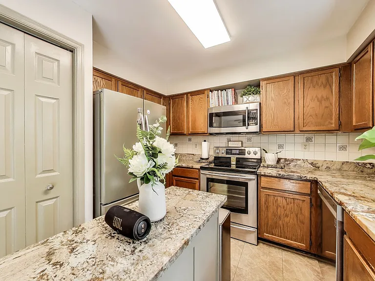 13630 Cedar Creek Ln — Photo 8