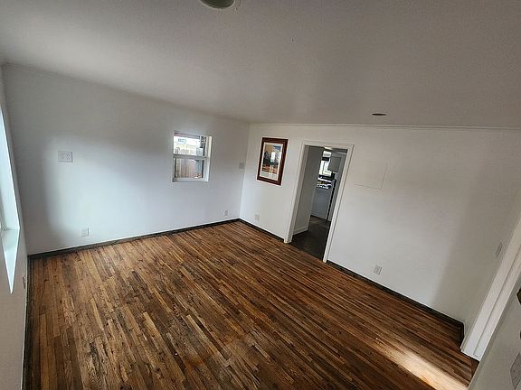 4th image of 2215 Fairview Ave