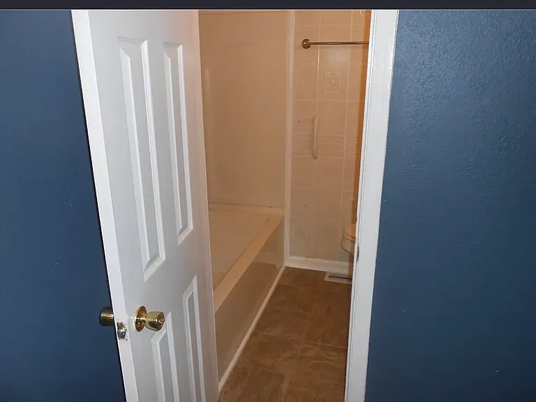 1402 Vance Dr — Photo 10