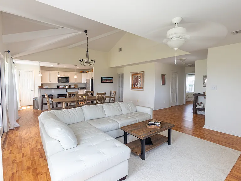 4106 Temprano Dr — Photo 23