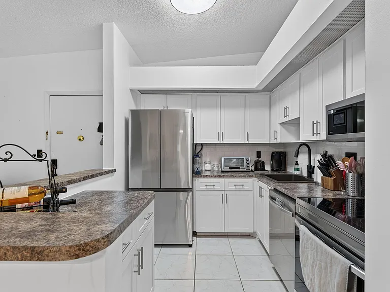 9474 S Belfort Cir #206 — Photo 5