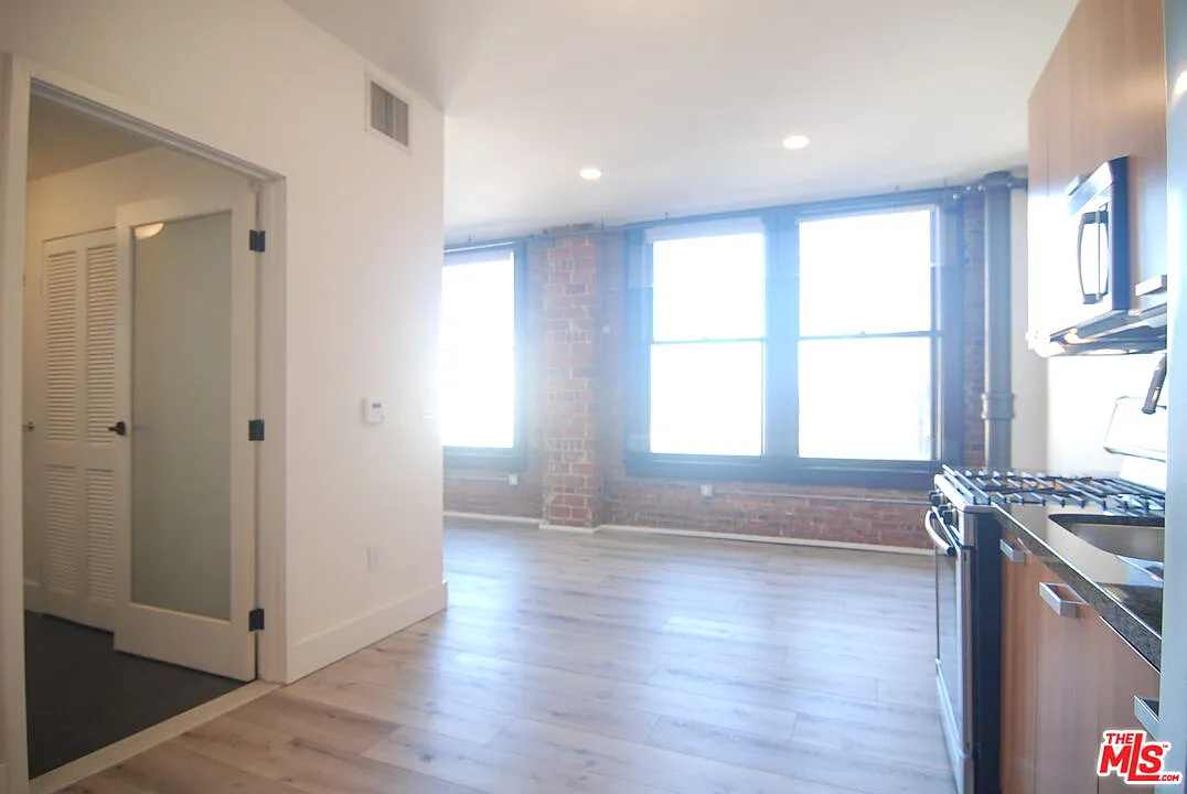 1 bed, 1.0 bath, 470 sqft, $1,850 — Photo 2