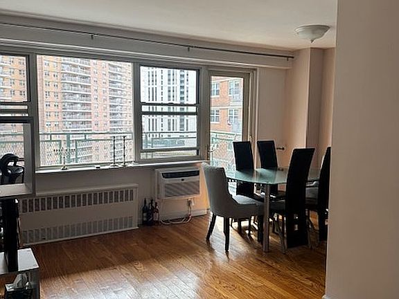 4th image of 2928 W 5th St APT 11S