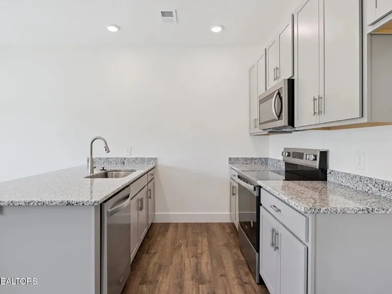 3567 Bisham Wood Ln — Photo 2