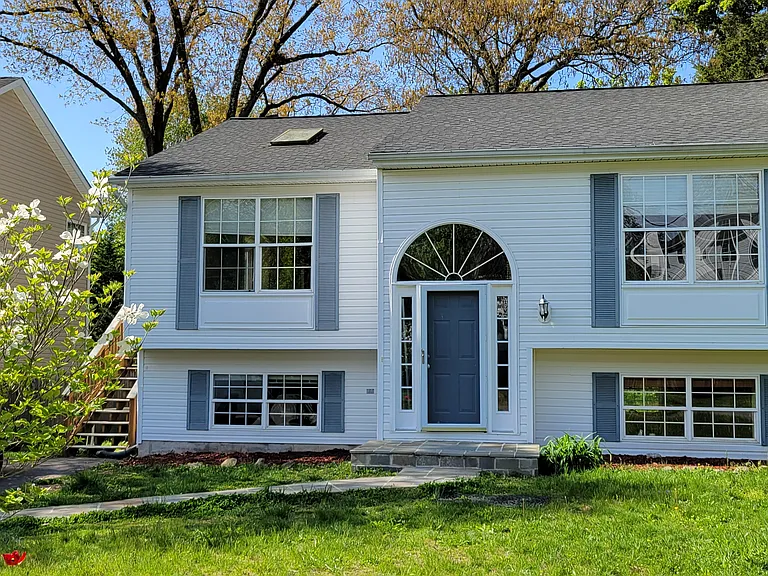 1147 Skyway Dr — Photo 1