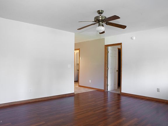 5th image of 9253 Parker Trail NE