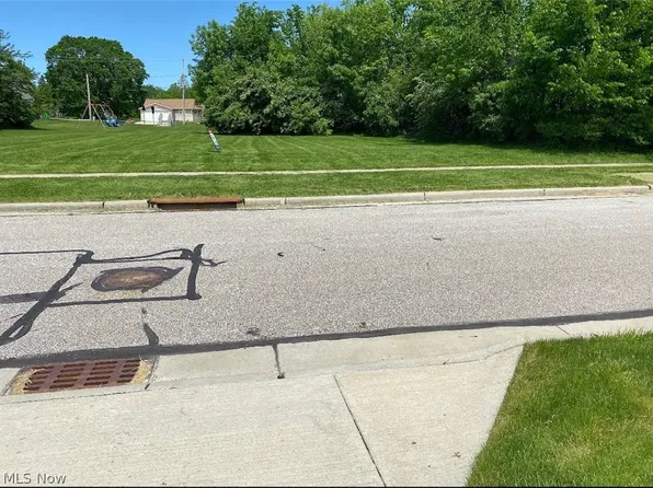 Eton St, Twinsburg, OH 44087