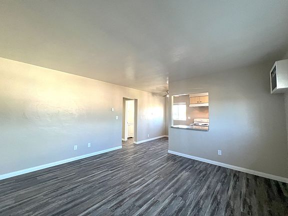 4th image of 482 Claydelle Ave #4