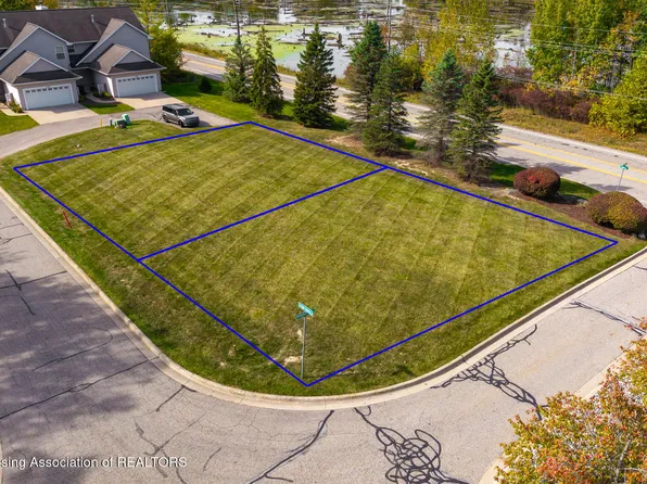 1108 W Maide Marians Ct, Williamston, MI 48895