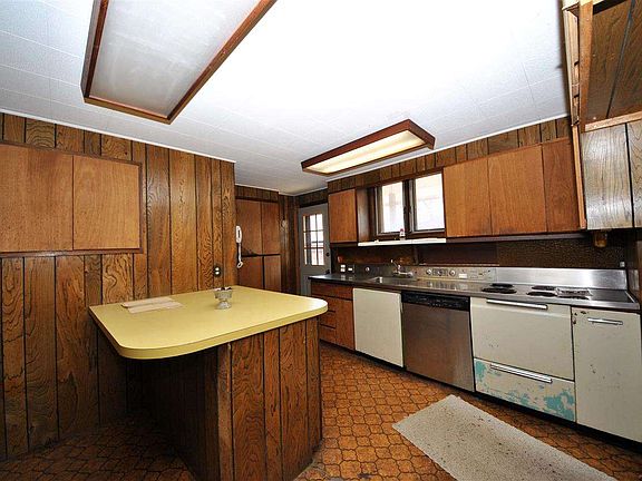 5th image of 2504 SW Granthurst Ave