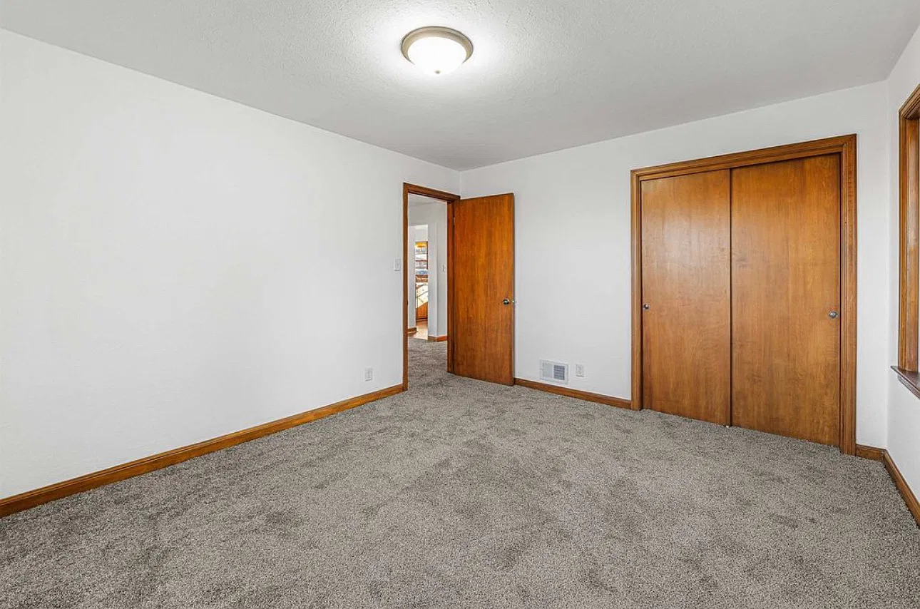 2 bed, 1.5 bath, 1402 sqft, $1,700 — Photo 4