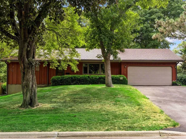 1938 Midland Hills Rd, Roseville, MN 55113