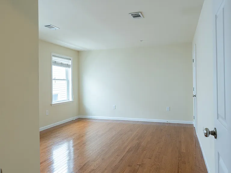 Court Commons — Photo 7