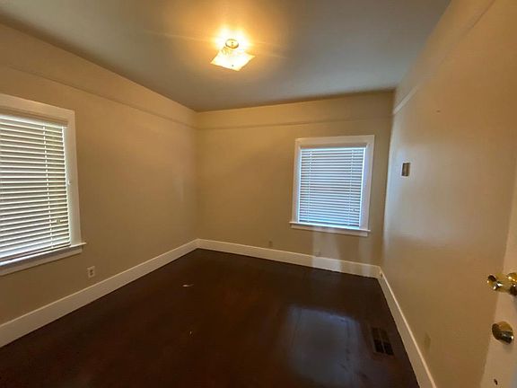 5th image of 1092 N Van Ness Ave