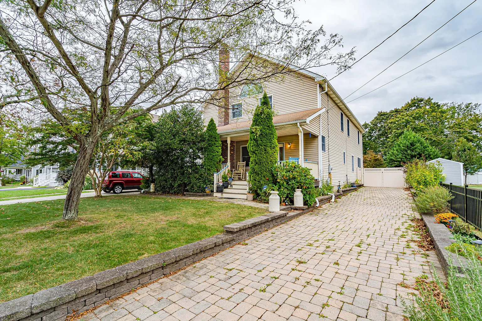 130 Seward Ave photo 1
