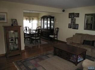 45 Seminole Ave, Oakland, NJ 07436